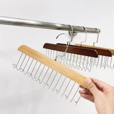 Cintres en bois massif clair ou foncé